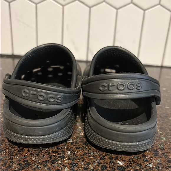 Crocs Unisex Kids Classic Clogs Shoes Black Slip-On Perforated C10 - Picture 3 of 5